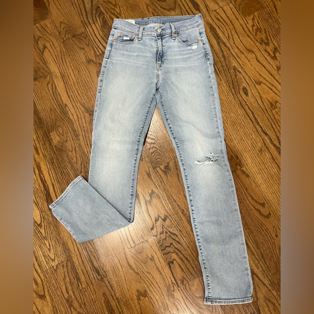 Gap Classic Straight Mid-Rise Size 30 or 10 Tall Light Blue Distressed Jeans
